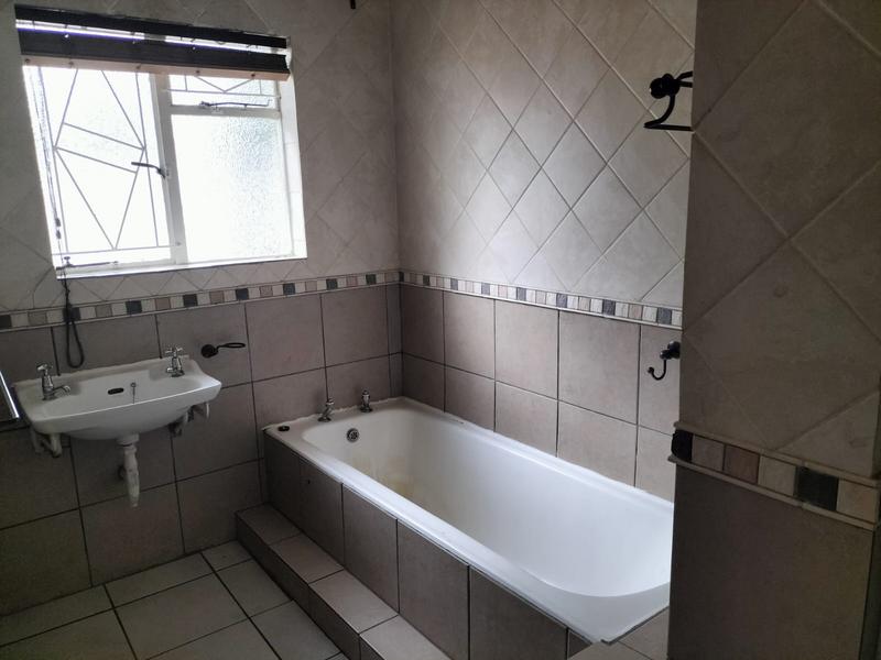 6 Bedroom Property for Sale in Park West Free State
